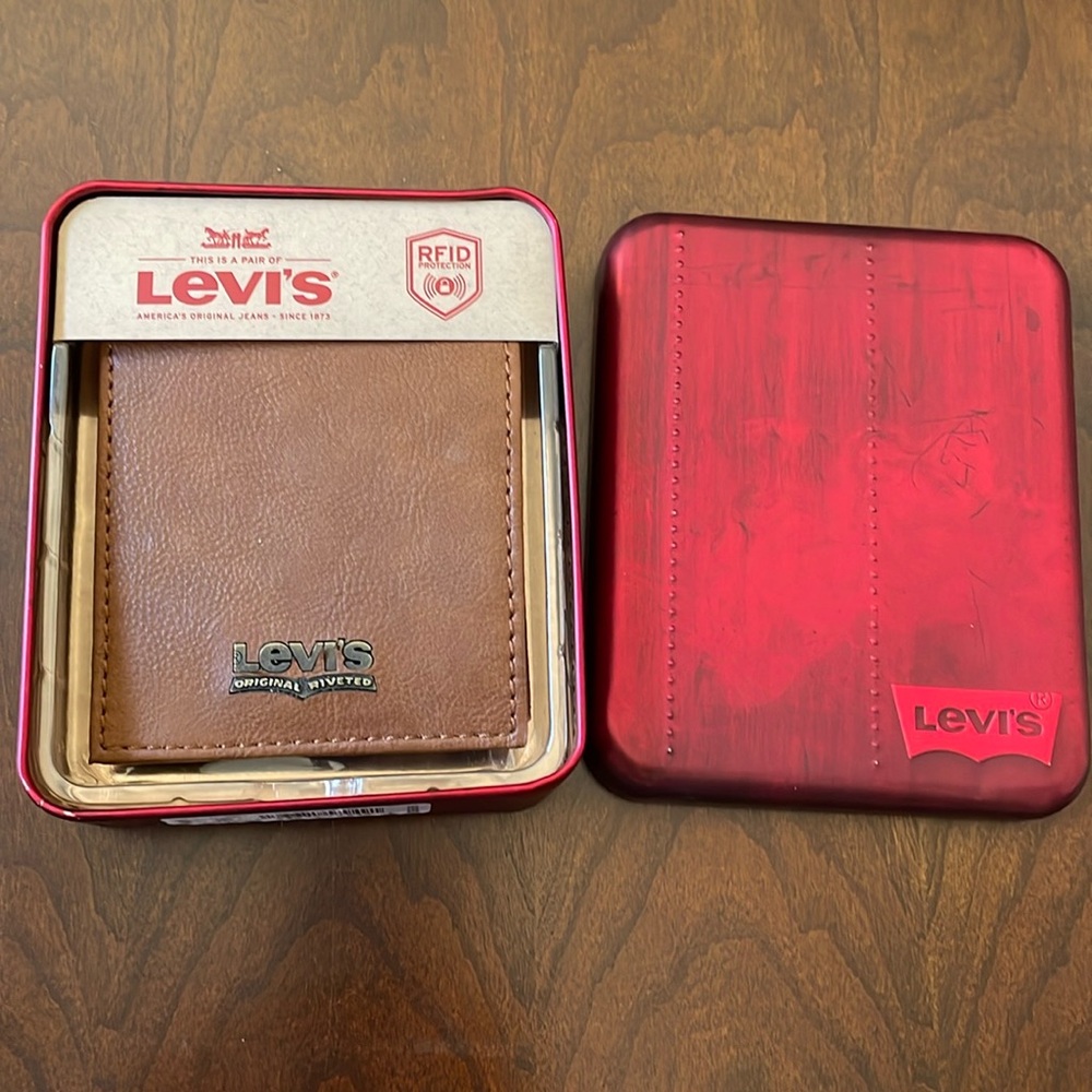 Men’s BNWT Levi’s RFID Multi cards ID wallet Tan in tin metal box - Picture 1 of 11